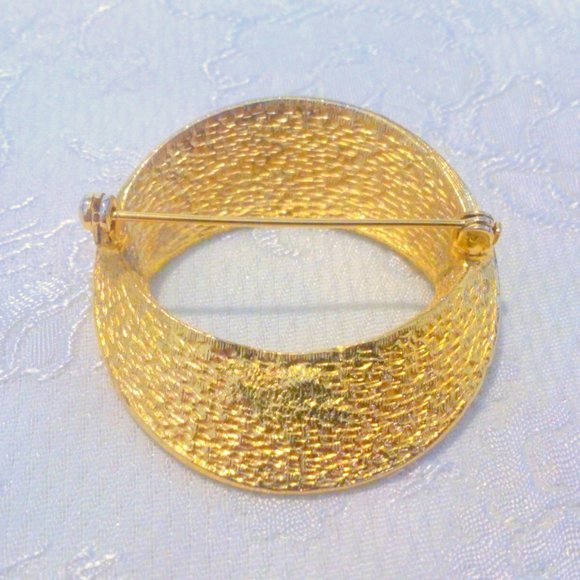 Gold Tone Flower Embossed Circle Brooch - Picture 4 of 4